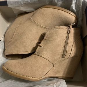 Women’s wedge bootie by Universal Thread.  Size 7